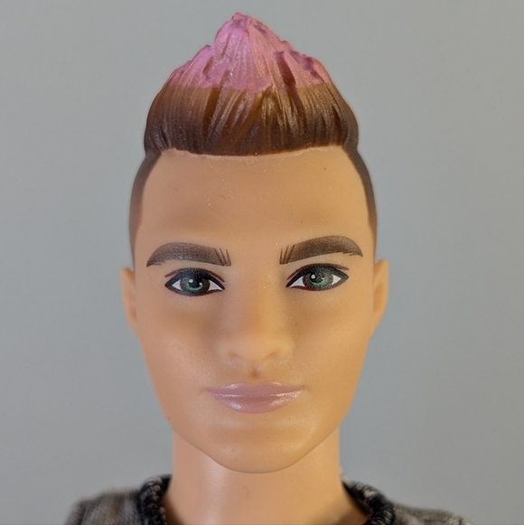 Barbie | Ken Fashionistas Doll #176 - Picture 2 of 9